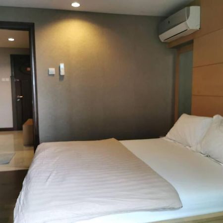 Two Bedroom Apartment at el Royale Hotel Bandung Buitenkant foto